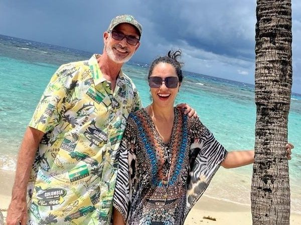 Dean Tomasello and his Roatan friends.