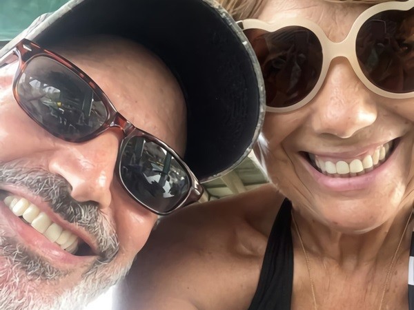 Dean Tomasello and his Roatan friends.