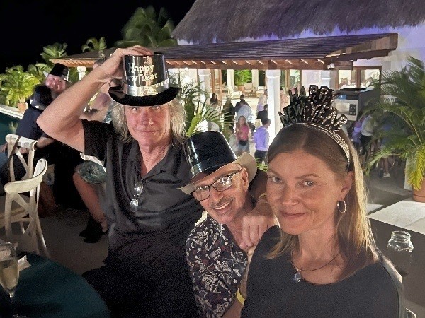 Dean Tomasello and his Roatan friends.